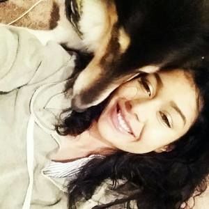 Meet your Posher, Raquel